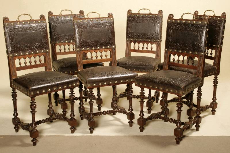 Sechs Stühle, Frankreich, um 1890/1900, Henry Deux, Eiche massiv, auf gedrechselten Säulen, Beine verstrebt, Rückenlehne mit Drechselarbeiten, ...