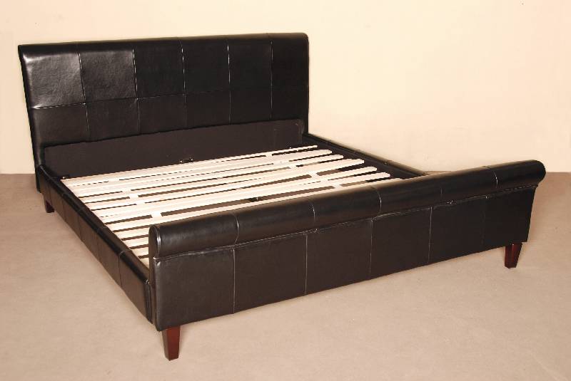 Designerdoppelbett, nach dem Vorbild der 60er Jahre, Gestell Eisen, z.T. verschraubbar, Überzug mit rechteckigen Kunstlederteilen, in sich ...
