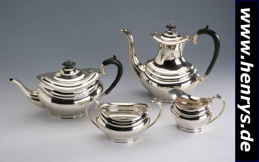 4-teiliges Kaffee- und Teeservice, England, Sheffield 1945-1947, 925er Silber, Meistermarke ES & Co., typ. englischer Stil, in sich mehrfach ...