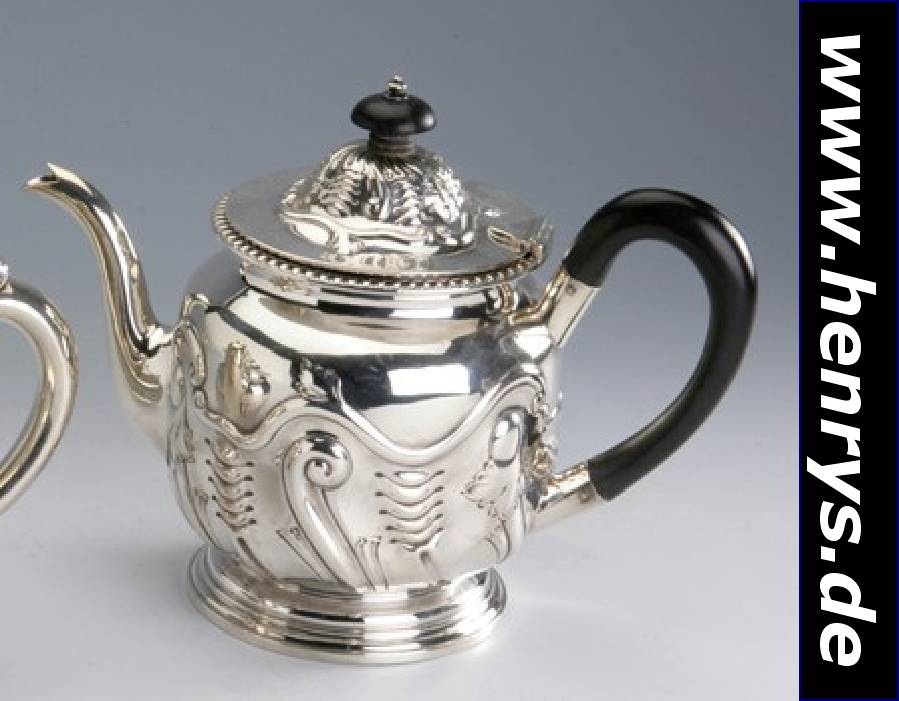 Teekanne, Sheffield 1896, 925er Silber, Treibarbeit, Meistermarke JH - Job Frank Hall,sehr schöne Qualität, Wandung mit Rokaillen und ...