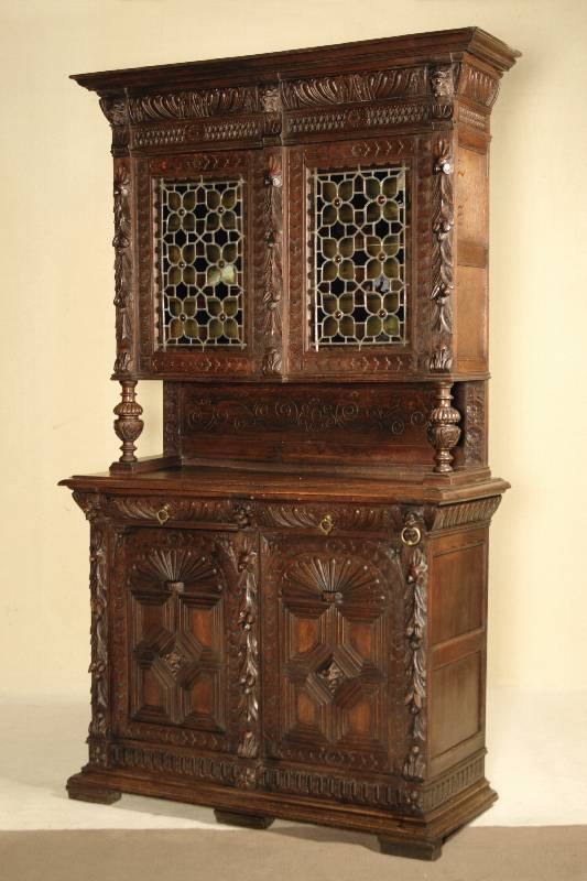 Vielzweckschrank, Belgien/Nordfrankreich, um 1870/80, Eiche massiv, komplett auf Rahmen gearbeitet, Stilelemente der Renaissance und des Frühbarock, ...
