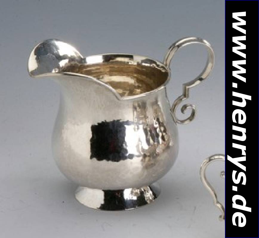 Art-Deco-Kännchen, deutsch, 925er Silber, Hammerschlagverzierung, Meistermarke J.H. Wilm, Berlin, hervorragende Verarbeitung, ca. 185 g, H ca. 10 cm