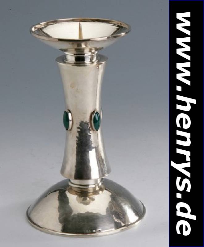 Ausgefallener Kerzenleuchter, 835er Silber, Entwurf 1935/40, Ausführung 1955/60, grüne Achateinlagen, Hammerschlagver- zierung, hoher Dorn, H ca. ...