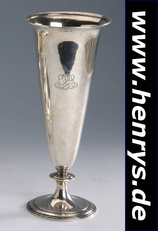 Große Vase, TIFFANY & CO., um 1910, 925er Silber, ligiertes Bes.-Monogr., H ca. 25.5 cm, ca. 460 g