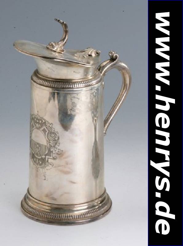 Warmhaltekanne, Italien um 1950, sign. Marinai, 800er Silber, Vorderseite mit grav. Wappen, Griff in Form eines Schwanen- kopfes, Deckelbekrönung ...
