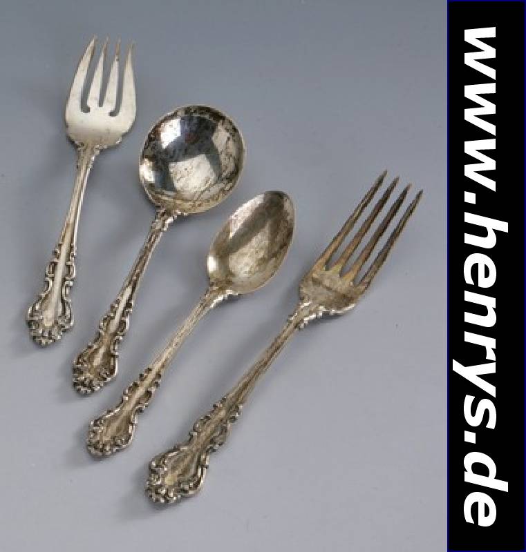 Einzelne Besteckteile, Reed & Barton, USA um 1900, Sterling Silber, best. aus: 2 Sahne- löffel, 2 Teelöffel, 2 Fischgabeln und 2 Ga- beln, total ...