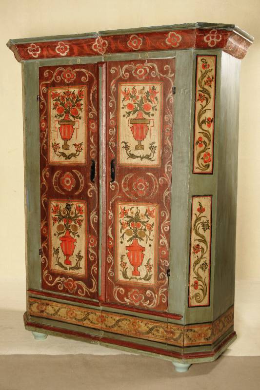 Bauernschrank, süddeutsch/Österreich, um 1800 , sogenannter Spaltschrank, Weichholz bemalt, auf Kugelfüßen, diese wohl später, schwere ...