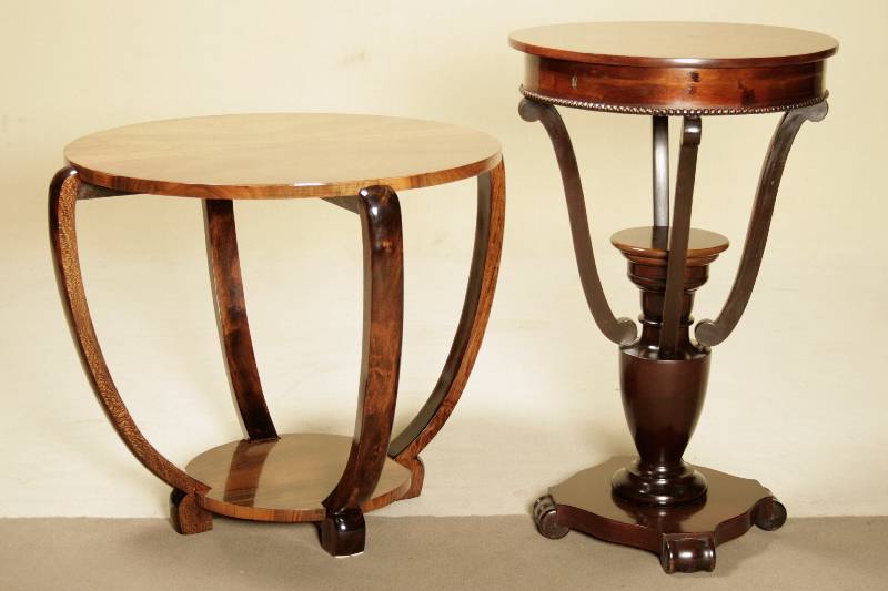 Nähtisch, England, um 1880/90, Korpus Weichholz, furniert mit Satinholz und Nußbaum, Perlleistenverzierung, Fuß mit freistehendem Baluster auf ...