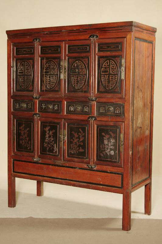 Vielzweckschrank, China, um 1920/30, WH, rot gefaßt, auf Rahmen gearbeitet, integr.Schubladen, z.T. schwarz gelackt, ursprünglich silber gehöht, ...