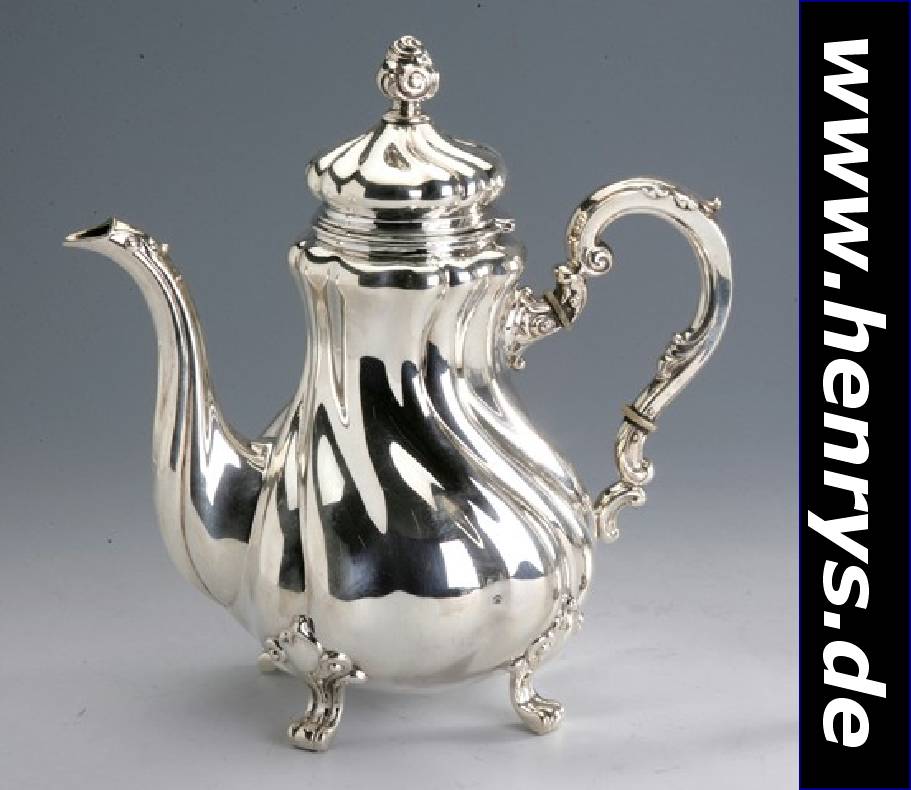 Kaffekanne um 1935/38, Rokokostil, Deyle, Schwäbisch Gmünd, goudronierte Form nach franz. Vorbild von 1760, Korpus in sich 5-fach gegliedert, ...