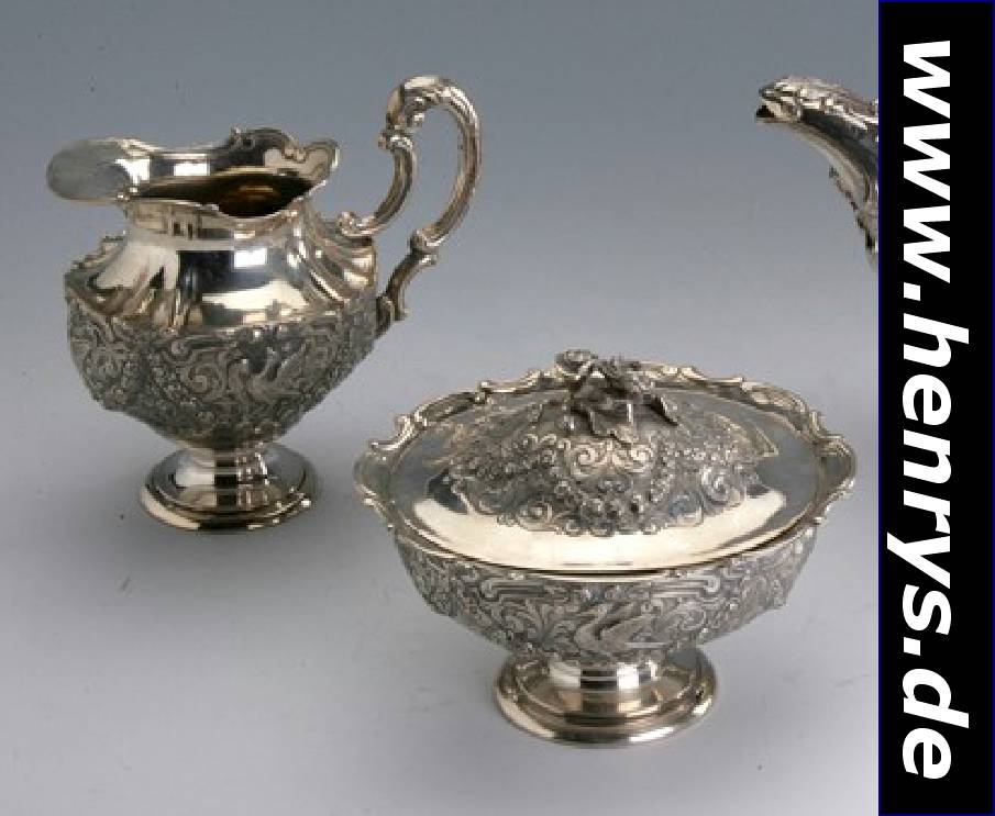 Sahnegießer und Zuckerdose, deutsch Hanau um 1900, Schleissner, eine der führenden Firmen für historizistisches Design um 1900, feiner Guß, ...