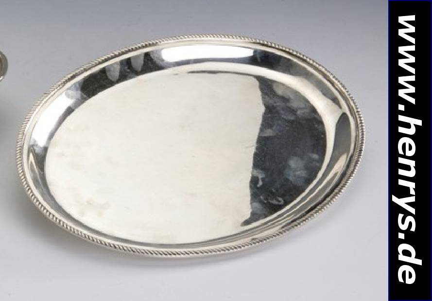 Ovale Anbietplatte, Italien/Venedig um 1950/60, 800er Silber, Rand gerieft, schöneschwere Qualität ca. 455 g, Maße ca. 32 x 23 cm