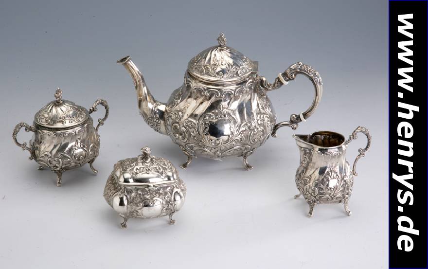 3-teiliges Teeset, Hanau um 1930, 835er Silber, Christian Widman, best. aus: Teekanne,ca. 16 cm, Milchkännchen,H. ca. 8 cm, 1 x Zuckerdose, H. ca. ...