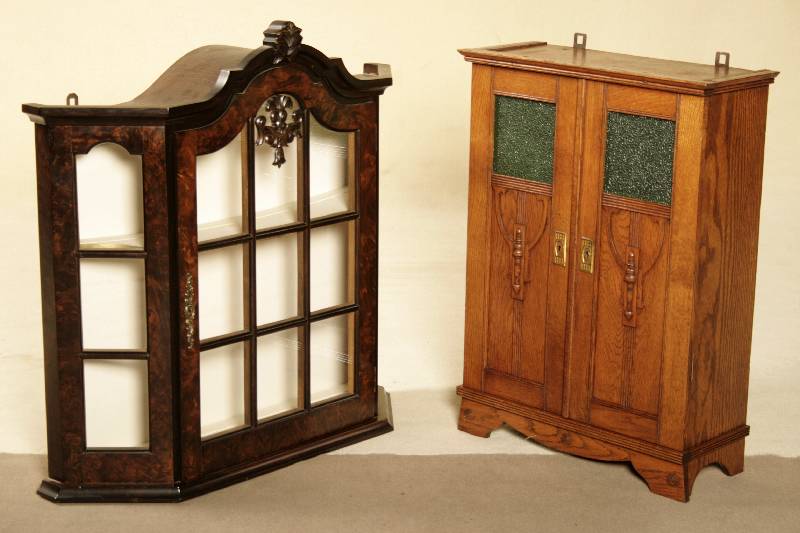 Modellschränkchen, deutsch, um 1902/05, reiner Jugendstil, Eiche massiv, Front auf Rahmen gearbeitet, aufgesetzte sogenannte doppelstöckige ...
