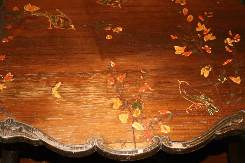 Detail b: Etagere, um 1870, im Stil von Nancy, Pappel u. WH, vier übergreifende Beine, diese 4-fach geschweift, Platten z.T. mit erhabener Malerei, asym. ...