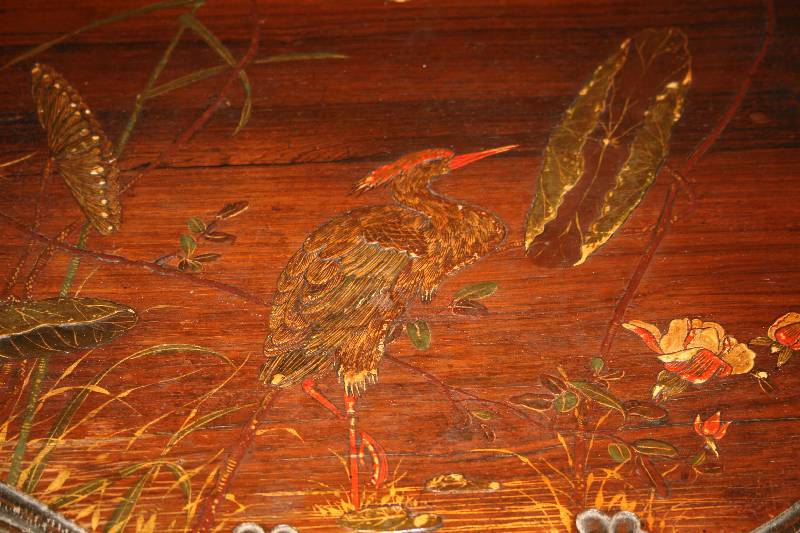Detail c: Etagere, um 1870, im Stil von Nancy, Pappel u. WH, vier übergreifende Beine, diese 4-fach geschweift, Platten z.T. mit erhabener Malerei, asym. ...