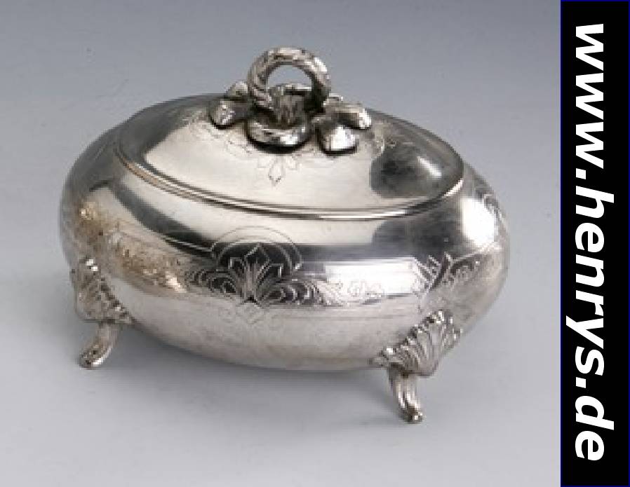 Zuckerdose/Bonbonniere, 12-lötig, Berlin um 1835/40, innenvergoldet, graviert, 12 x 16 x 13 cm, Deckel mit Scharnier
