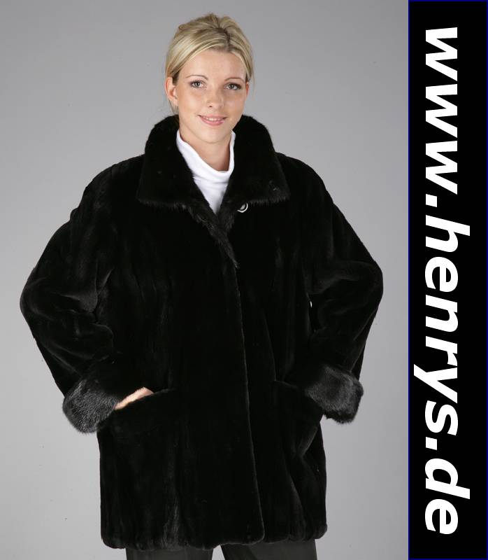 Samt-Nerzjacke, Gr. ca. 40/42, schwar- zes Innenfutter, Ärmel und Kragen mit schwar- zem Nerz, 2 aufgesetzte Taschen, Rückenl. ca. 79 cm
