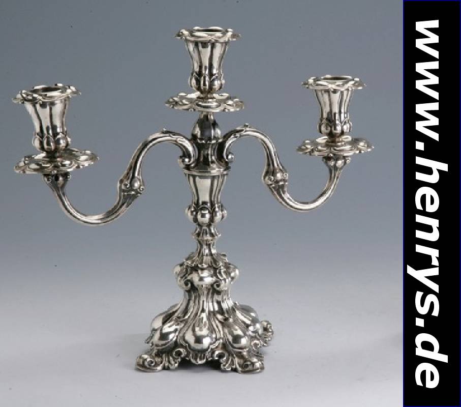 3-flammiger Kerzenleuchter, deutsch um 1900, nach dem Vorbild von 1860, 800er Silber, Meistermarke Hugo Böhm, Schwäbisch-Gmünd, ca. 545 g, H ca. ...