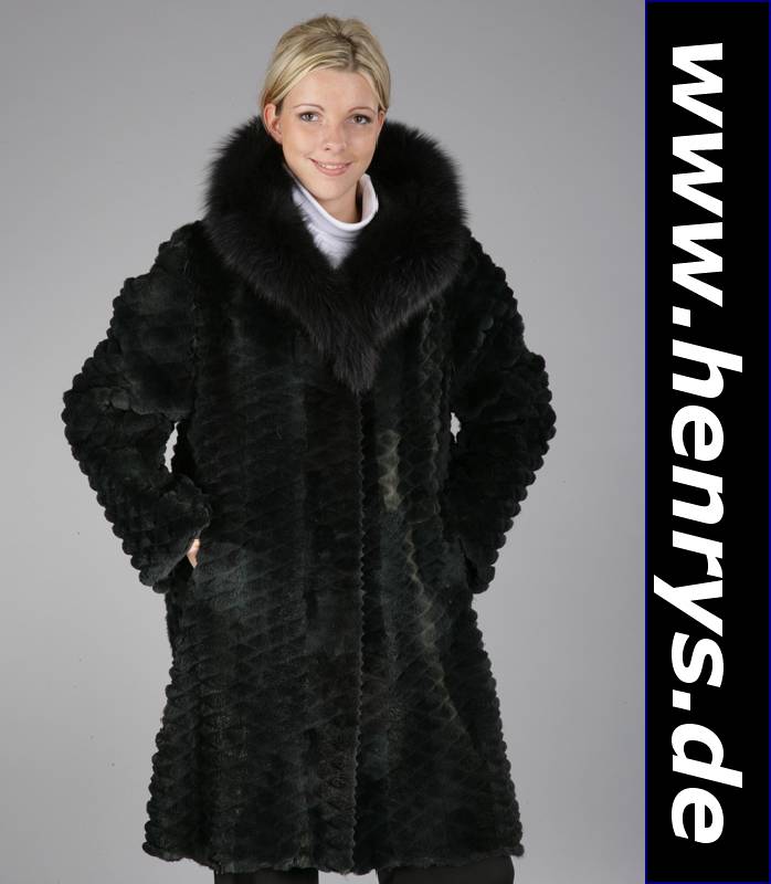 Geschorene Kaninchen-Longjacke, dunckelgrüm, mit Fuchskragen, Gr. ca. 42, Fell in Rautenmuster, schwarzer Fuchskragen, mit Zierknopf, 2 seitl. ...