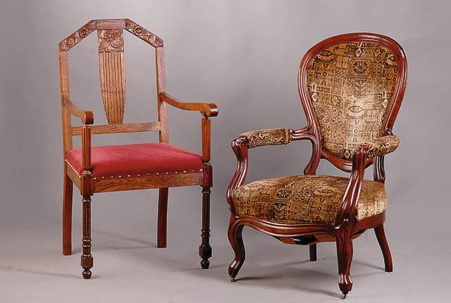 Louis-Philippe-Sessel, um 1860, Nußbaum, gerieft u.kanneliert, elegante Linienführung, Originalrollen vorne, Bezug sek., ca. 100x67x54 cm