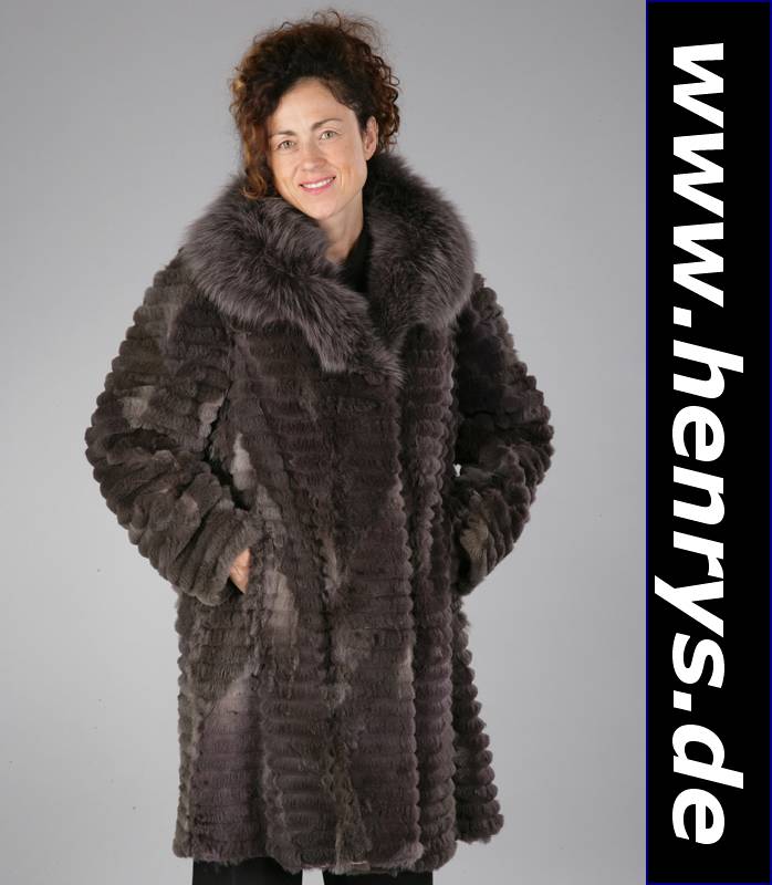 Geschorene Kaninchen-Longjacke, grau, mit Fuchskragen, Gr. ca. 38, graues Innen- futter, Felle quer verarbeitet, grauer Fuchs- kragen mit Zierknopf, ...