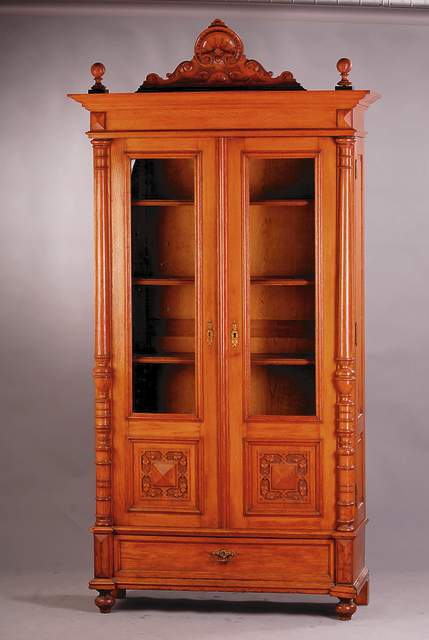 Vielzweckschrank, süddeutsch bzw. Elsass, um 1890/1900, Eiche massiv, komplett auf Rahmengearbeitet, integr. Schublade, Oberteil verglast, ...