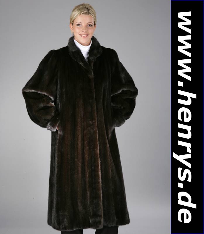 Dunkelbrauner Nerzmantel, Gr. ca. 42/44, Innenlabel: Canada Majestic Mink und Pelzhaus Arzt, Karlsruhe, Ärmel mit Umschlag, schwarzes Innenfutter, ...