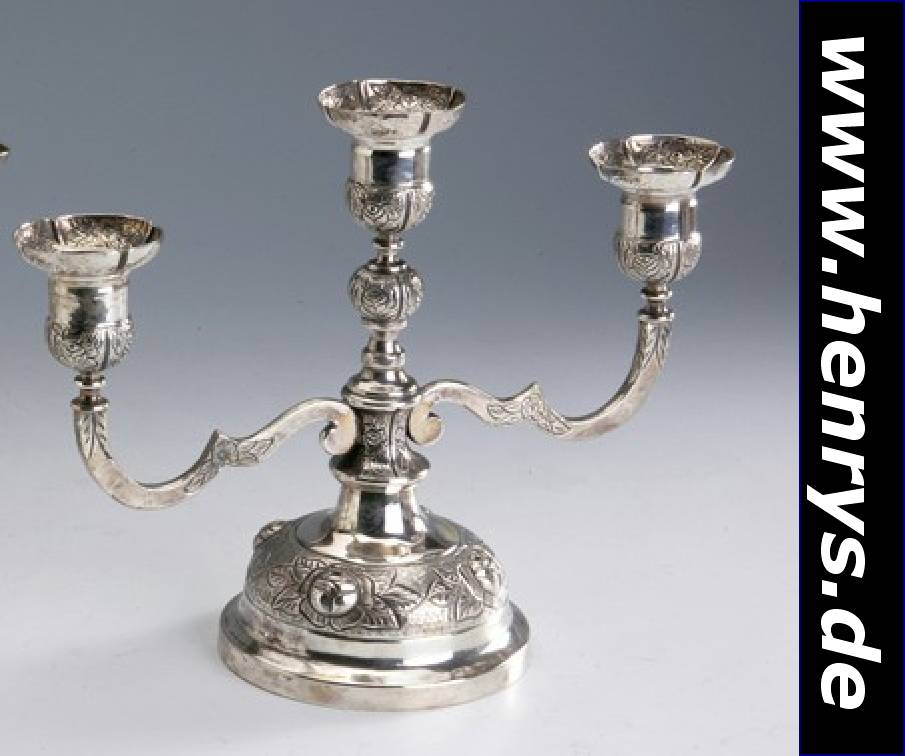 3-flammiger Kerzenleuchter, Mexiko, 925er Silber, abstrakt floraler Rosendekor, z.T. erhaben, schwere, massive Ausf., H. ca. 21 cm,B. ca. 27 cm, ca. ...