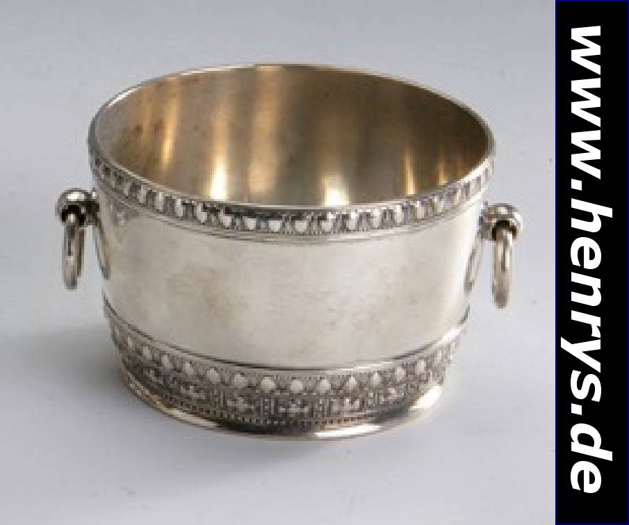 Schälchen, Amerika, 925er Silber, TIFFANY &Co., Rand abstrakt verziert, leg. Bes.-Mono- gr., 2 bewegl. Haltringe, H. ca. 5.5 cm, D. ca. 9 cm, ca. ...