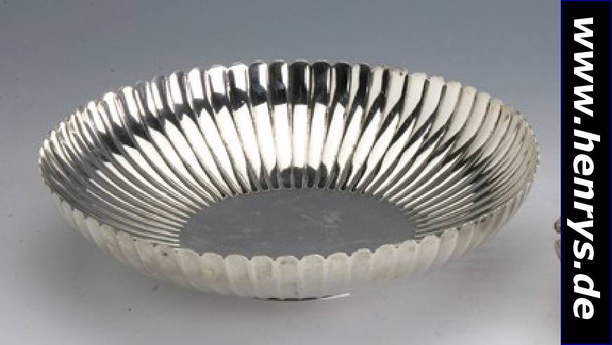 Anbietschale, Amerika, 925er Silber, Rand mehrfach gelappt, klassisch, zeitlos, D. ca. 26.5 cm, H. ca. 6 cm, ca. 695 g