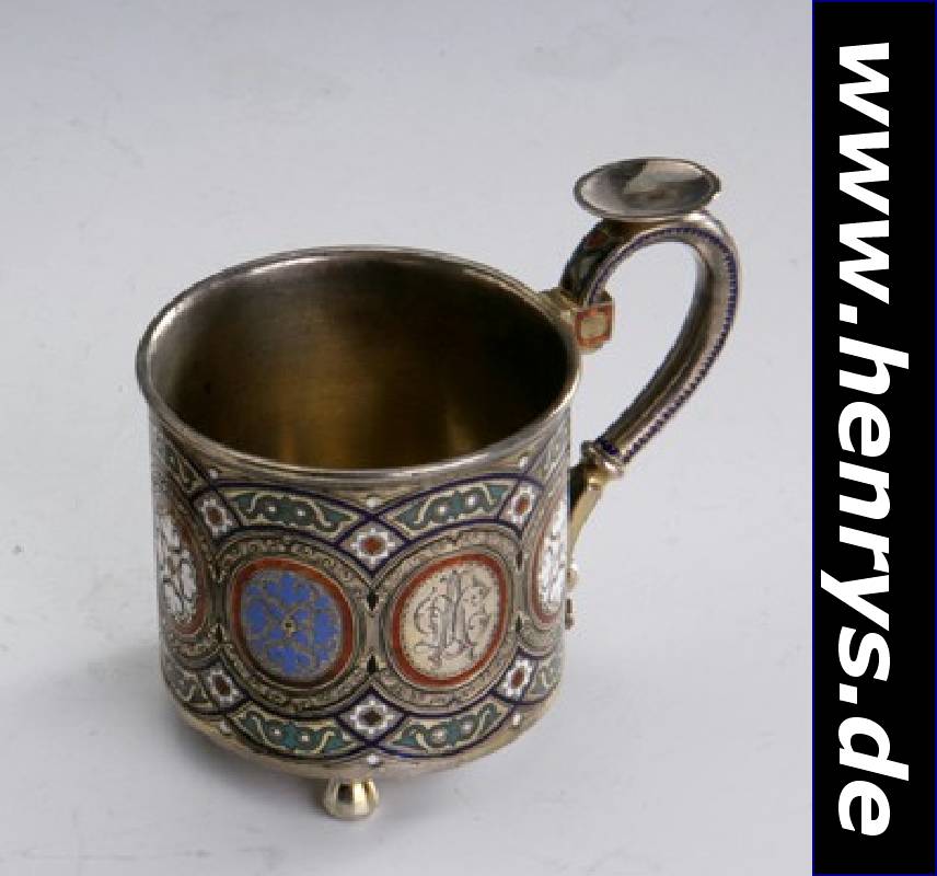 Teeglashalter, Rußland um 1895, 88er Silber, Chlebnikow, buntes, aufwendiges Email in Cloisonnetechnik, Bes.-Monogr. leg., 3 Füße, hervorragende ...