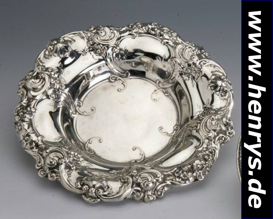 Anbietschale, Amerika, Gorham, 925er Silber, Rand mit reicher floraler Verzierung, z.T. erhaben, H. ca. 4 cm, D. ca. 30 cm, ca. 525 g