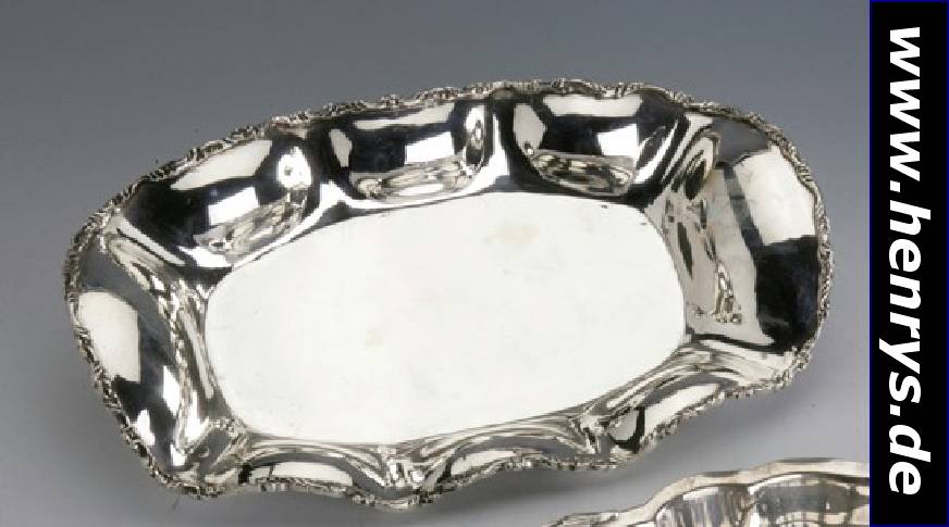 Anbietschale, Mexiko, 925er Silber, Rand mehrfach gelappt, sparsam abstrakt verziert, Gebr.-Sp., ca. 6 x 31 x 20 cm, ca. 585 g Boden mit ...