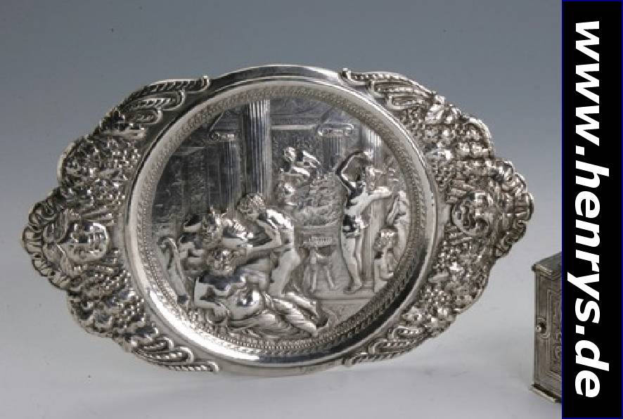 Zierteller, Italien, 800er Silber, plastische Darst. einer Bacchantenszene, reich verziert, z.T. erhaben gearbeitet, nachgestochen, Weinlaub- und ...