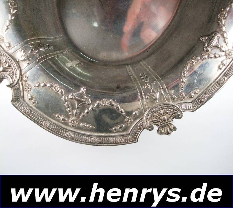 Detail c: Anbietschale, Amerika, 925er Silber, mit Girlandendekor, abstrakt floral verziert, H. ca. 4 cm, D. ca. 30 x 22 cm, ca. 480 g