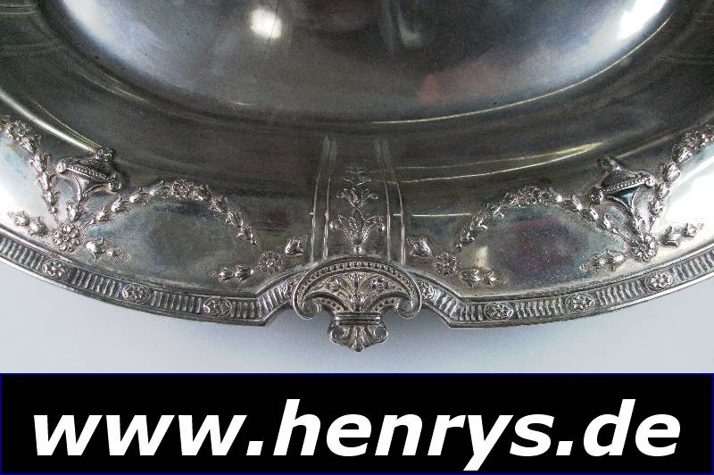 Detail d: Anbietschale, Amerika, 925er Silber, mit Girlandendekor, abstrakt floral verziert, H. ca. 4 cm, D. ca. 30 x 22 cm, ca. 480 g