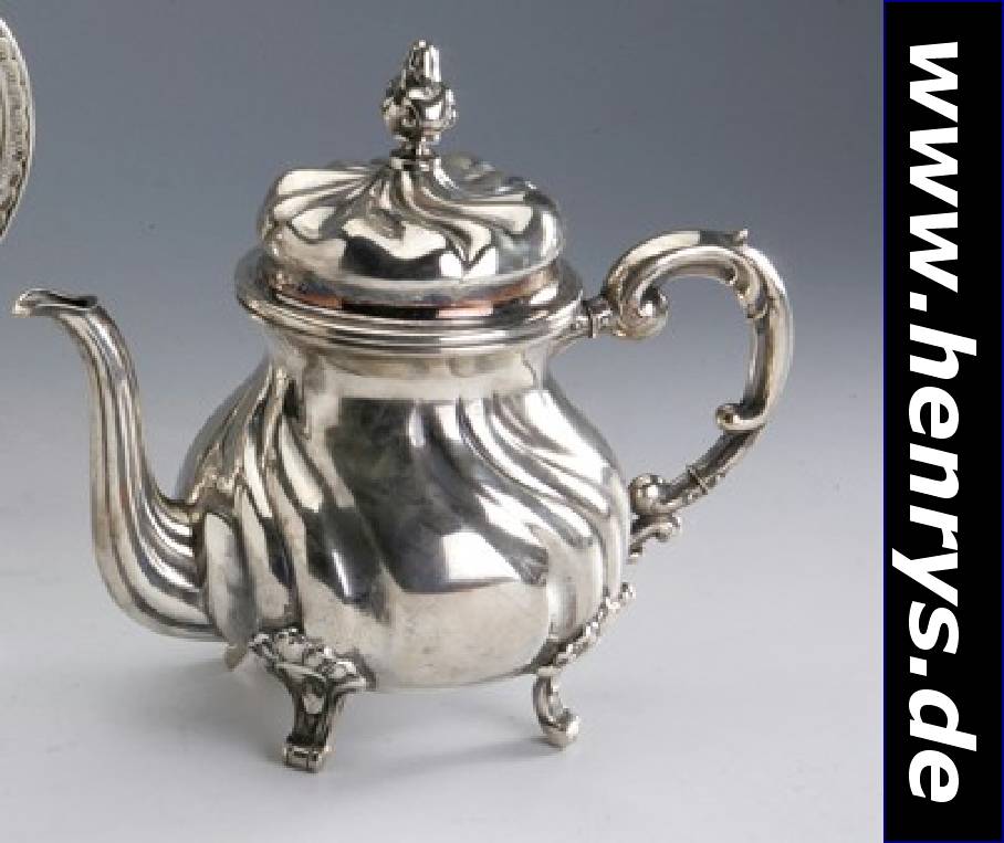 Teekanne, deutsch, 925er Silber, Meistermarke Emil Hermann Schwäbisch Gmünd, bauchige Form, 4 Füße mit Muscheldekor, Deckelbekrönung, Deckel ...