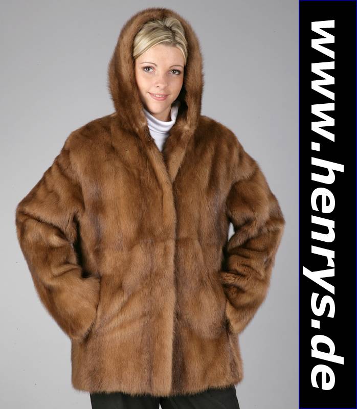 Nerzjacke mit Kapuze, Gr. ca. 38/40, braunes Innenfutter, 2 seitl. Einschubtaschen,längsverarbeitete Felle, Rückenl. ca. 73 cm