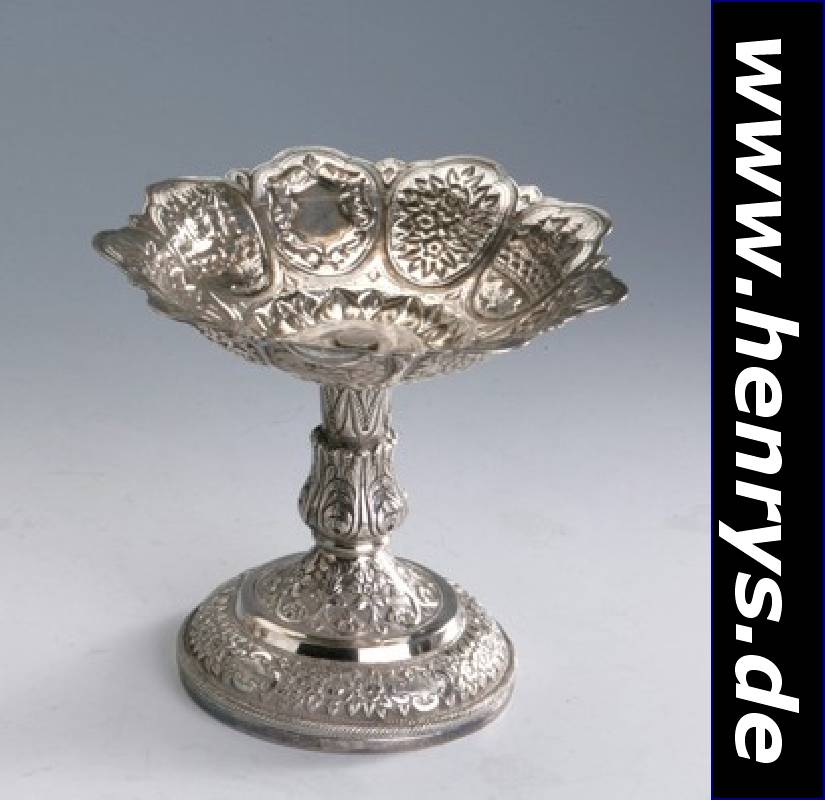 Fußanbietschale, Silber gepr., reich abstrakt-floral verziert, ca. 440 g, H ca. 15 cm, Handarbeit