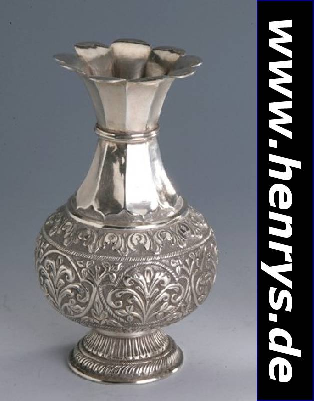 Ziervase, 900er Silber, Handarbeit, reich floral verziert, ca. 405 g, H ca. 19.5 cm