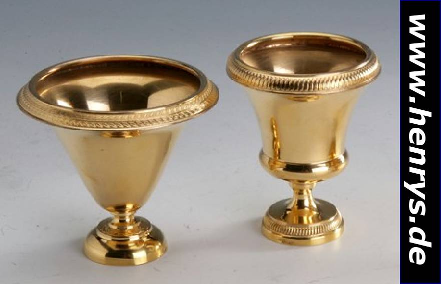 2 Miniaturvasen, 835er Silber vergoldet, Italien für Frankreich, 60er Jahre, bez. Leysen Freres, Rillendekor bzw. floraler umlaufender Dekor, H ca. ...
