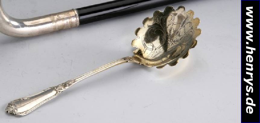 Zierlöffel, Brüssel um 1900, 800er Silber, teilvergoldet, wohl Umkreis Wolfers, floral graviert, Griffende abstr. Muschelde- kor, Vergold. ber., ...