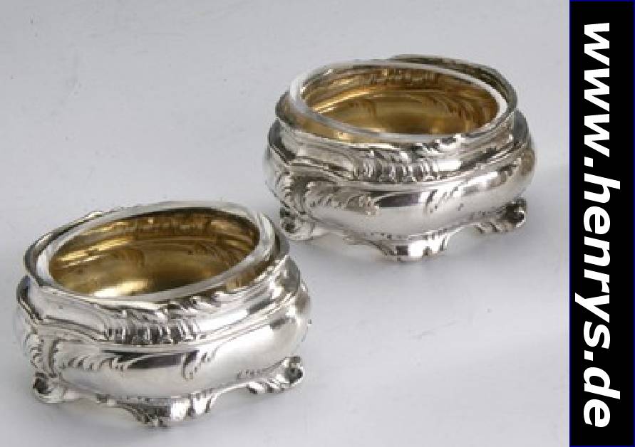 2 Salzschälchen, Frankreich um 1900, 950er Silber, Innenvergoldung, Orig.-Glas- sätze, abstr.-floral verziert