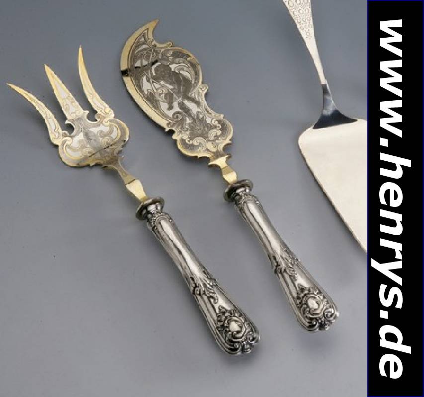 2-teiliges Fischvorlegebesteck, deutsch um 1900, 800er Silber, Gebr.-Teile Metall teilvergoldet, graviert, Darst. angelnder Putto bzw. Fischdekor, ...
