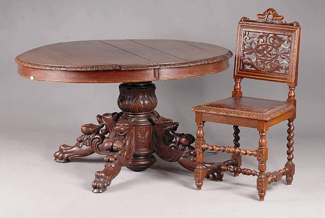 Runder Tisch mit drei Stühlen, Niederlande oder Belgien, um 1880-90, Eiche massiv und furniert, reich geschnitzt, Tische ehemals zum ausziehen ...