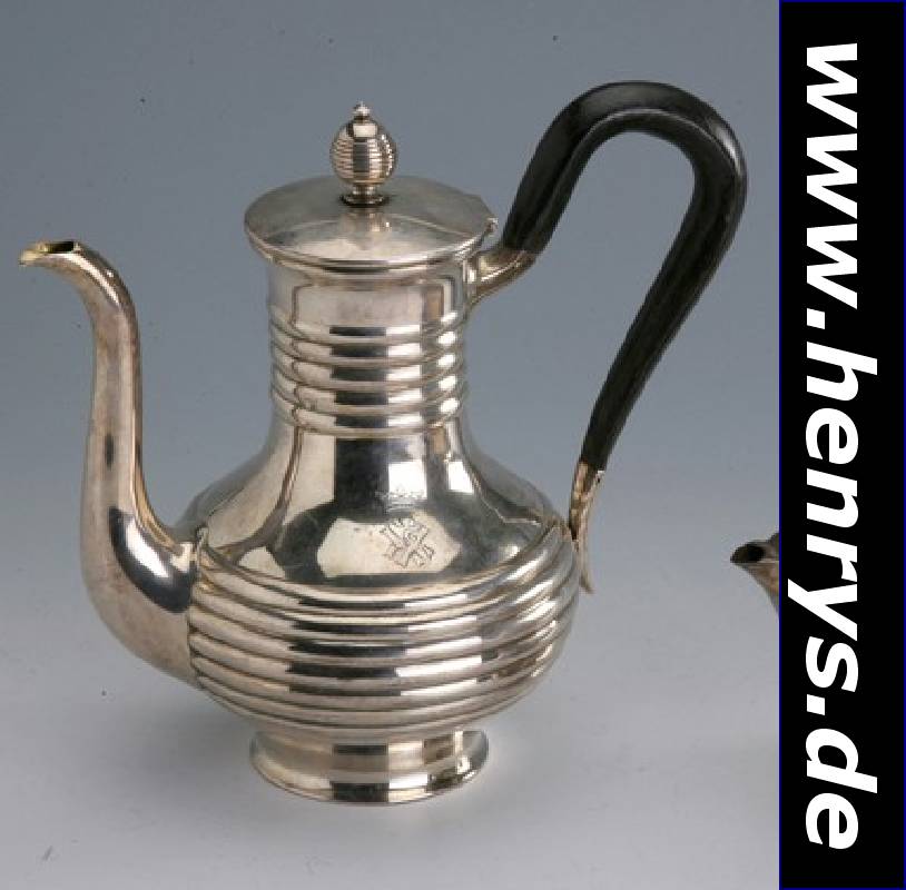 Kaffeekanne, 84er Silber, Russland 1870, Meistermarke Sazikow, einer der führenden Gold- und Silberschmiede Russlands, seit 1857 Hoflieferant des ...