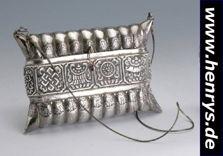 Handtasche, orientalisierend, Silber gepr., mehrfach gebaucht, abstr. verziert, reine Handarbeit, Umhängeriemen, 20 x 14 cm, ca. 320 g