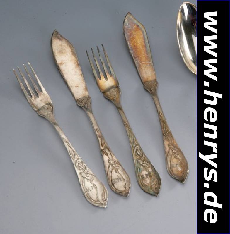 Fischbesteck für 6 Personen, um 1900, reiner Jugendstil, 60er Auflage, beids. reich verziert mit Fischen und Pflanzen, best. aus: 6 Messer und 6 ...