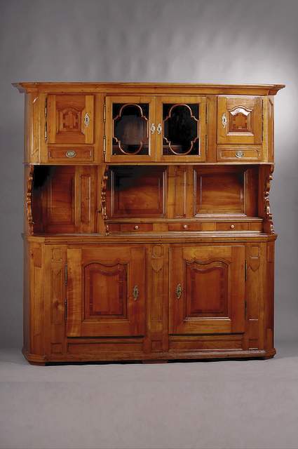 Prunkaufsatzmöbel, Schweiz, um 1780/90, massiv Kirschbaum, schwere Verarbeitung, ausgewähltes Hirnholz, 2-teilig, in sich 3 -fach gegliedert, ...